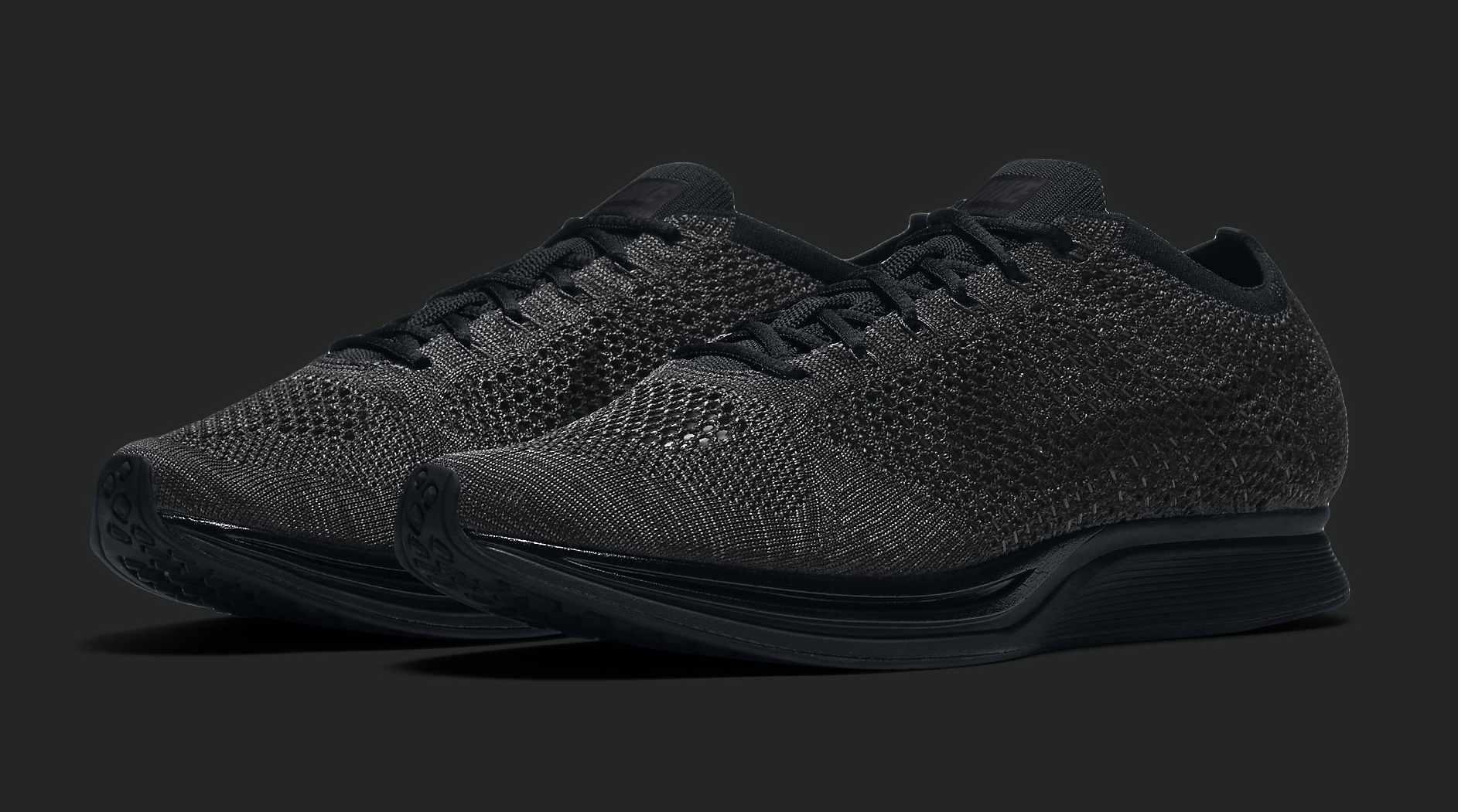 all black nike flyknit