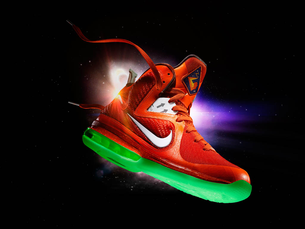 Lebron james hotsell galaxy shoes