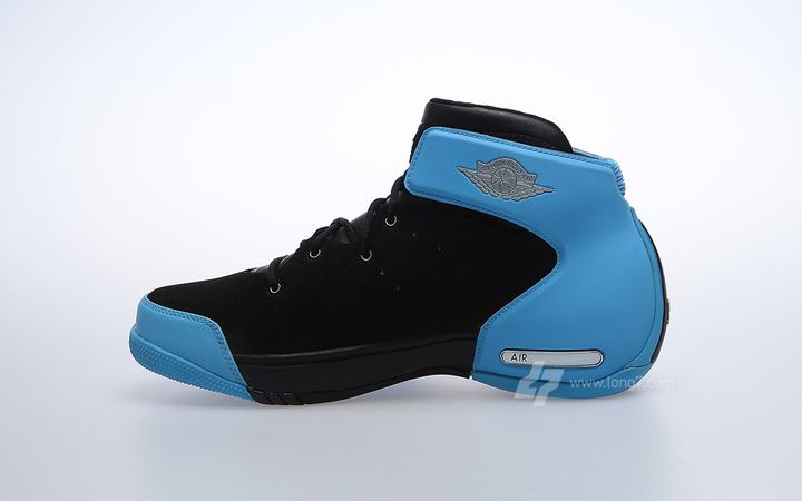 black and carolina blue jordans