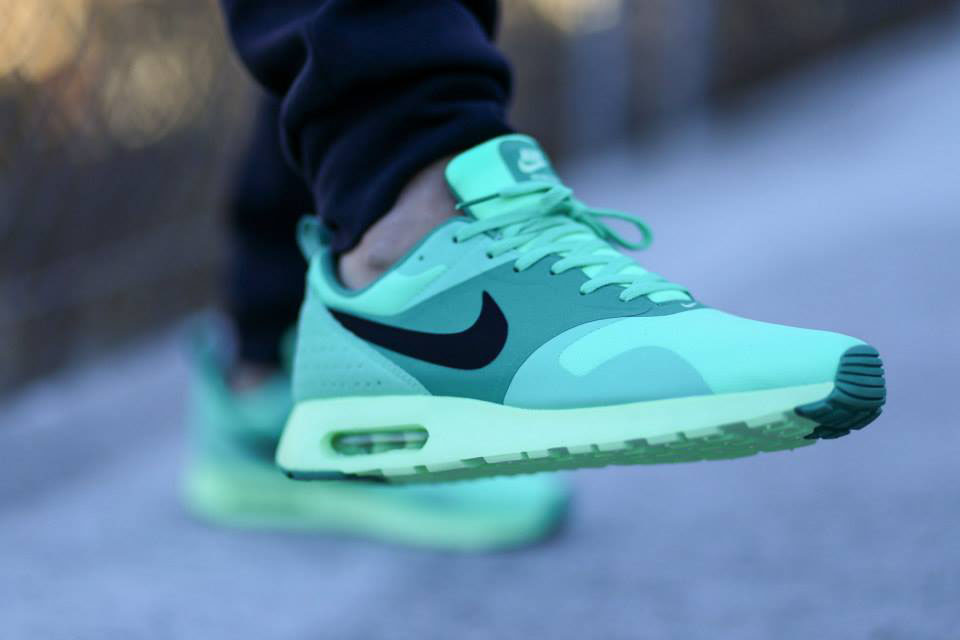 Air max shop green glow