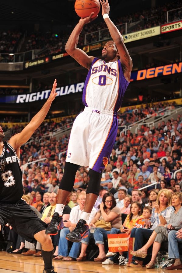 Aaron Brooks wearing the Nike Zoom Hyperfuse Low