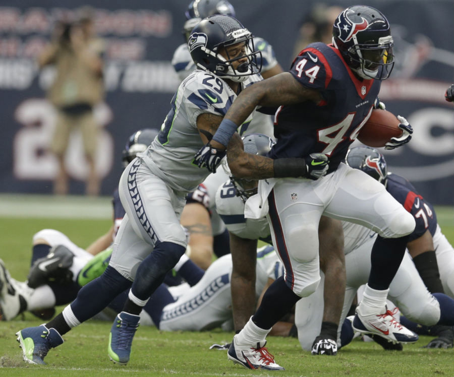 Earl Thomas wearing Air Jordan 12 XII Seattle Seahawks Away PE Cleats (5)