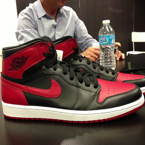 nike air jordan 1 retro red and black