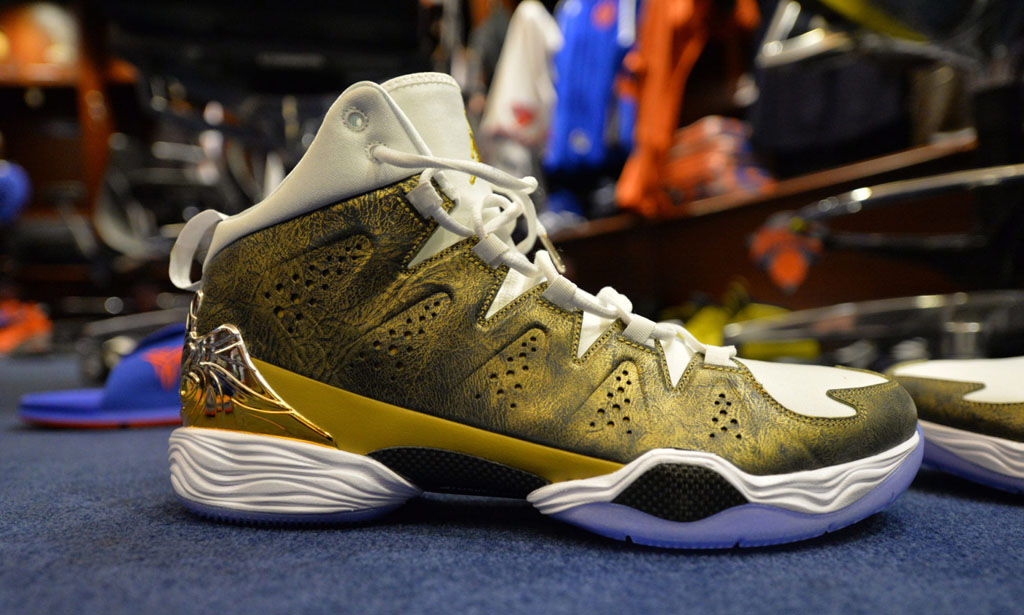 Carmelo Anthony wearing Jordan Melo M10 Awards Season