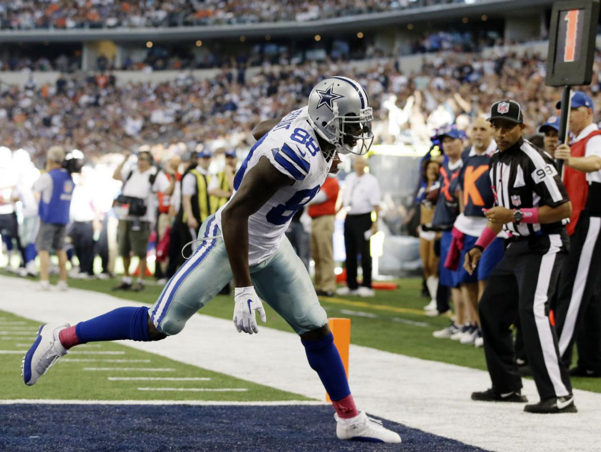 Dez Bryant Wears Air Jordan 12 XII Low Dallas Cowboys PE Cleats (4)