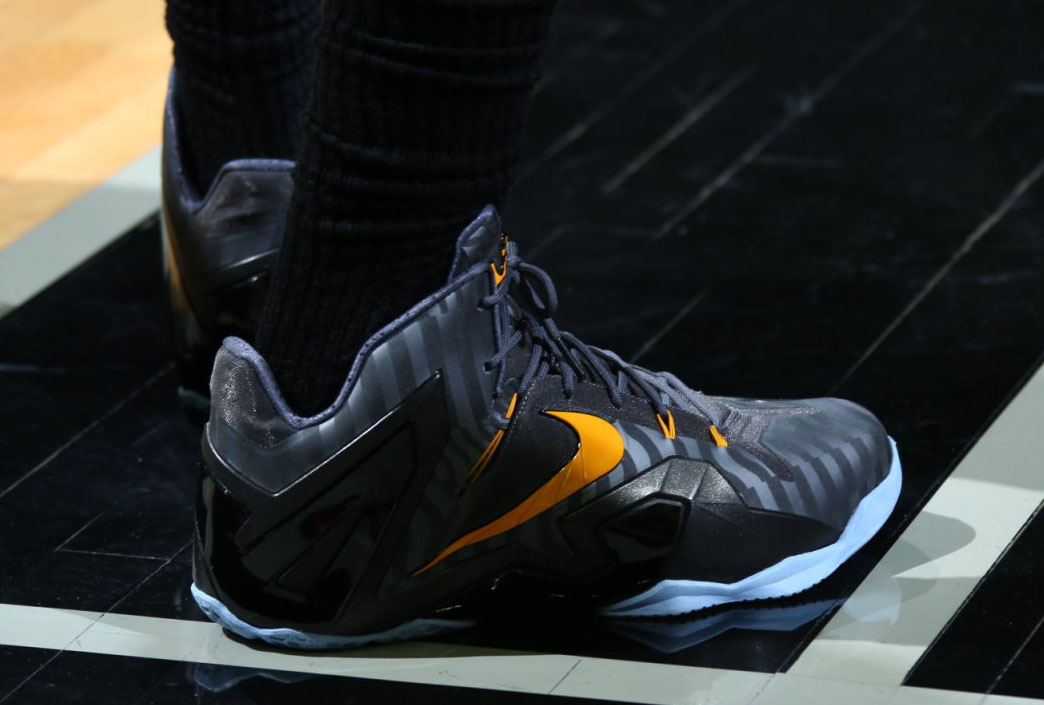 Lebron 11 deals black and gold