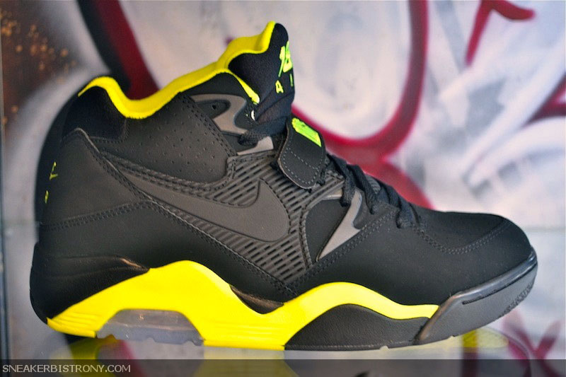 Nike air best sale force black volt