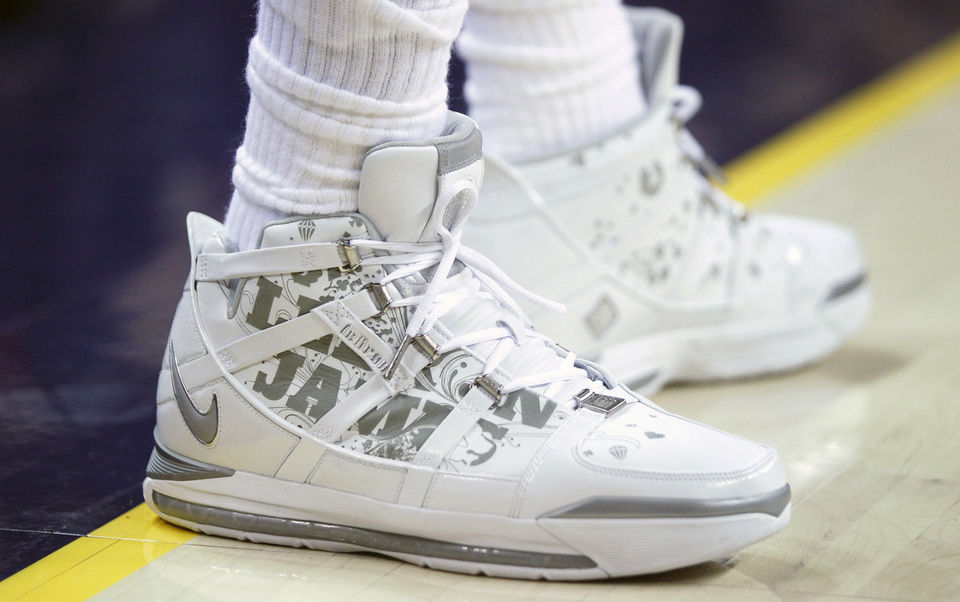 lebron 3 all white