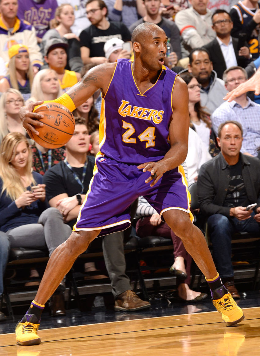 kobe bryant wearing kobe 11