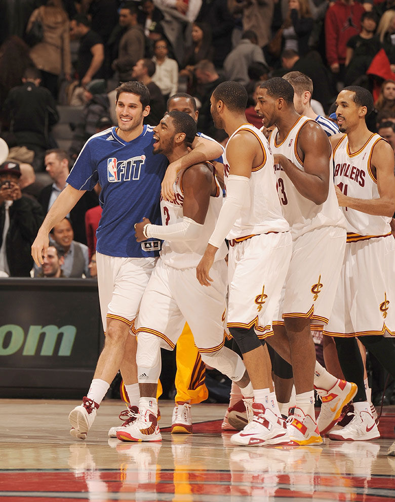 Kyrie Irving Hits Game-Winner in Nike Lunar Hyperdunk 2012 Home PE (6)