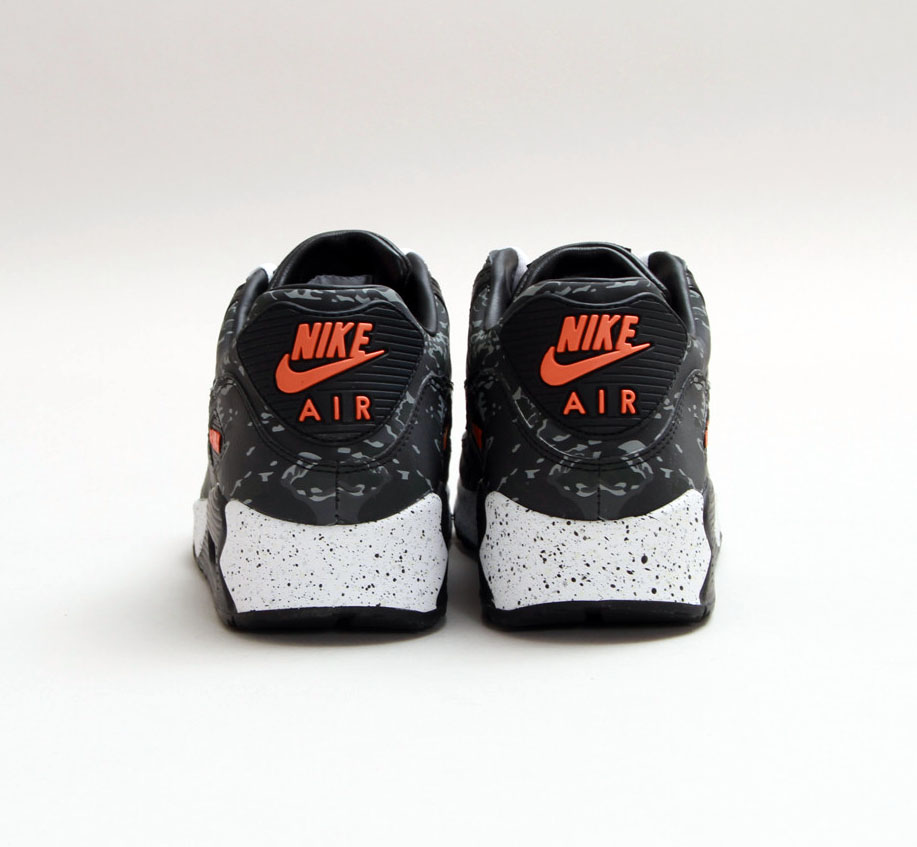 Nike hotsell atmos black