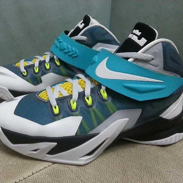 Nike lebron on sale 8 cyan