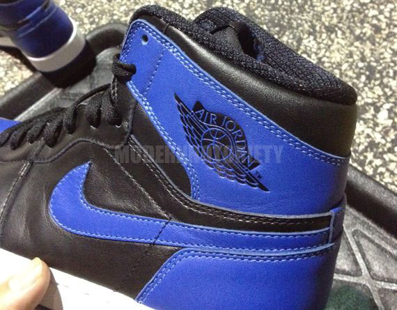 Air Jordan I 1 Black Royal (2)