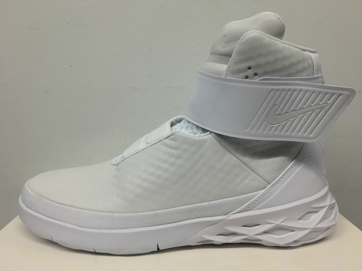 nike swoosh hunter white