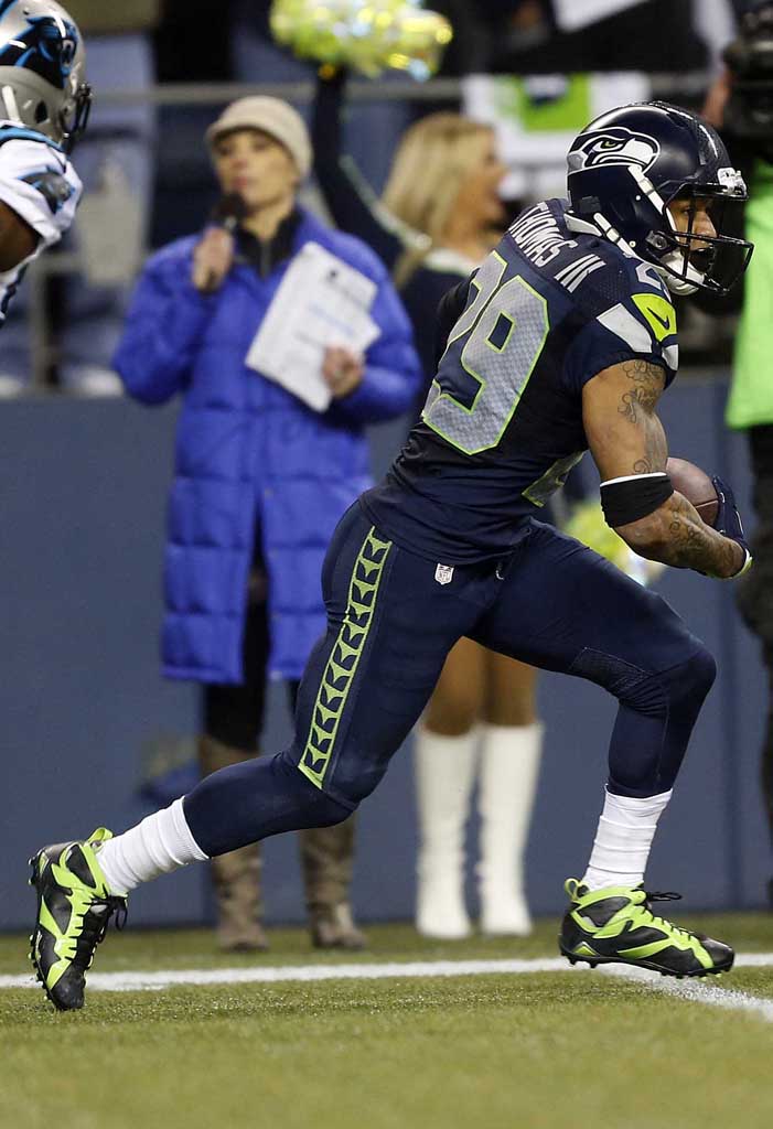 Earl Thomas wearing Air Jordan VII 7 Black/Green PE Cleats (3)