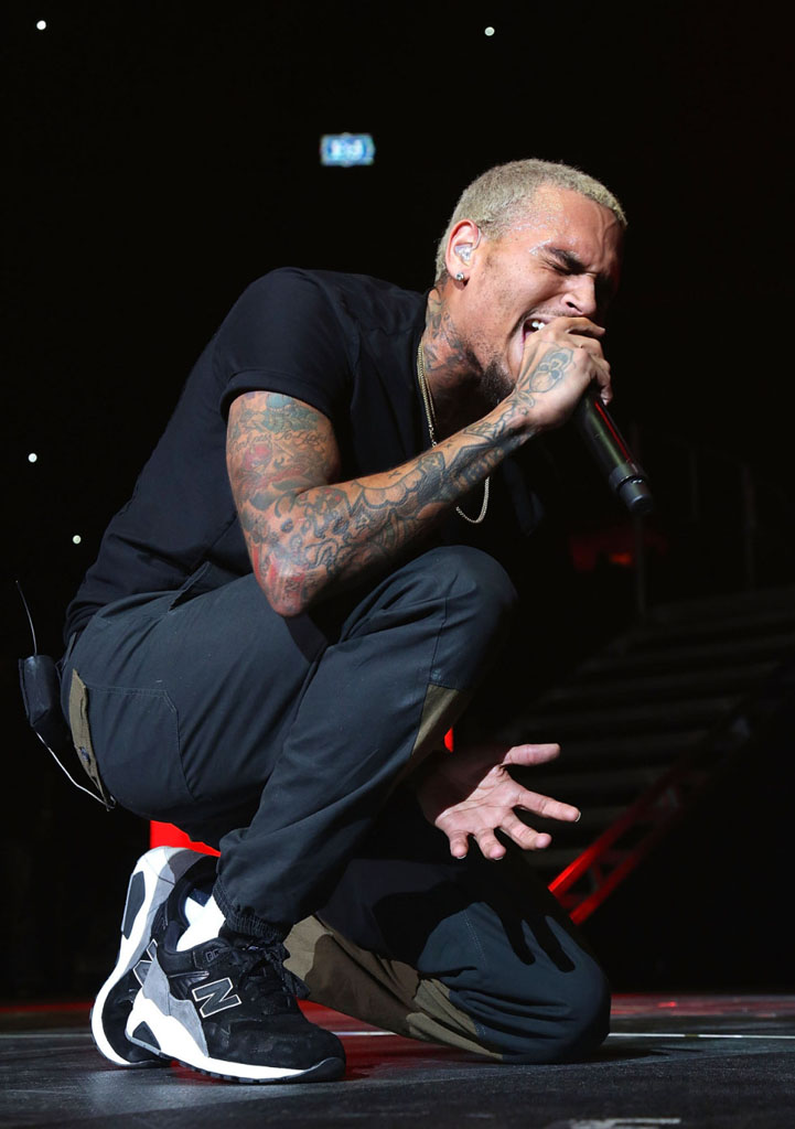 Chris Brown wearing New Balance 580 Black/Grey