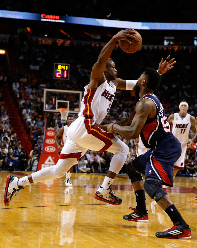 Dwyane Wade wearing Li-Ning Way of Wade Gradient Peel by Mache Custom Kicks (11)