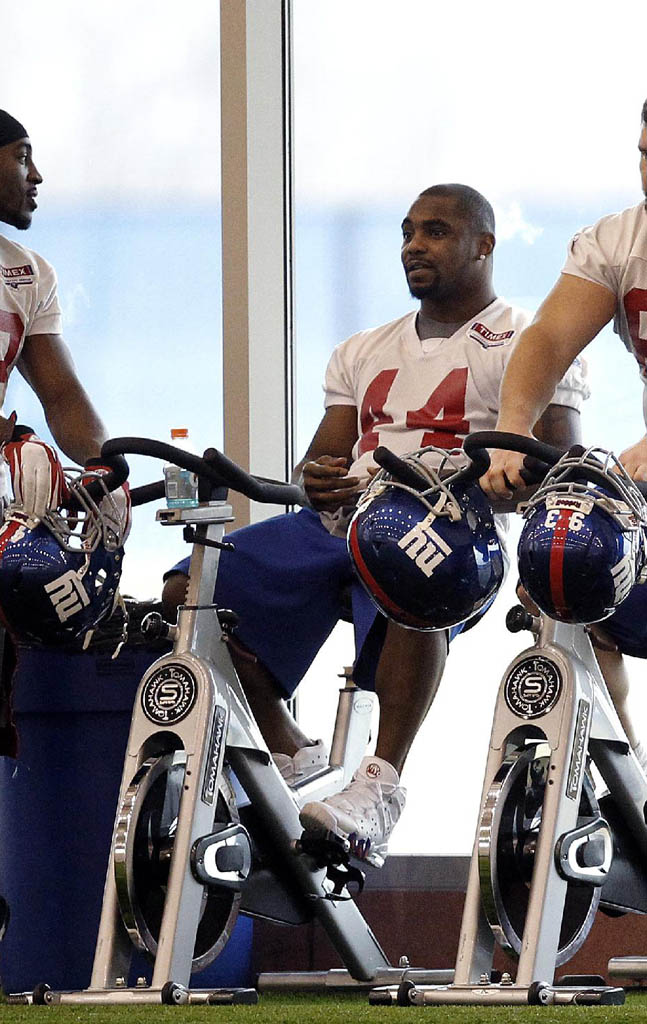 Ahmad Bradshaw wearing Nike Air Max 2 CB '94