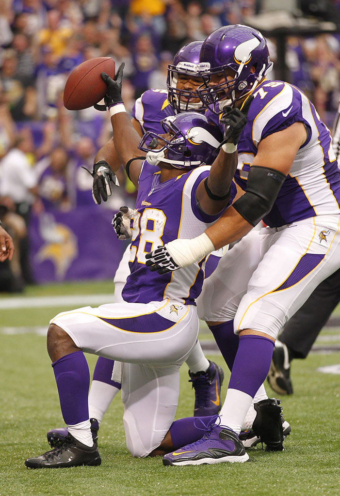 Adrian Peterson Returns to the Field in adidas adiZero 5-Star Mid (5)