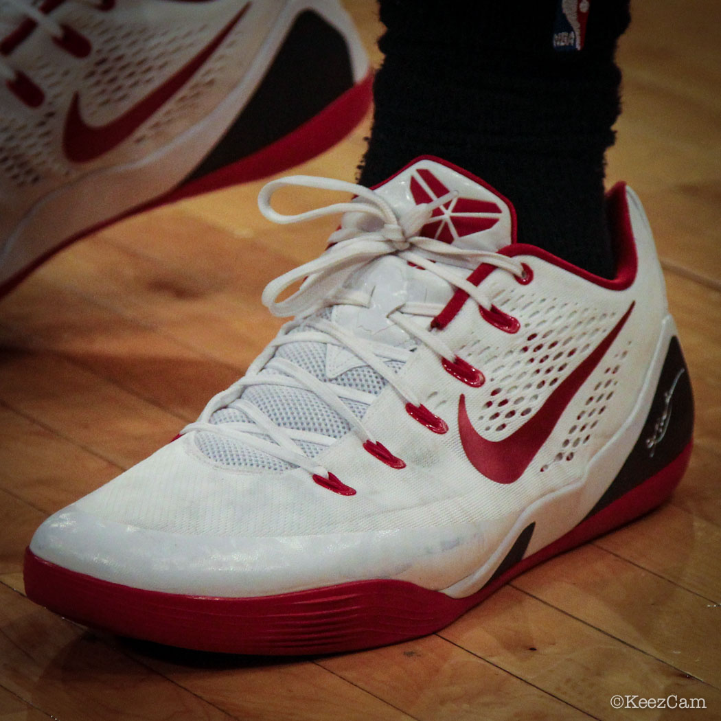 Kevin Seraphin wearing Nike Kobe 9 EM