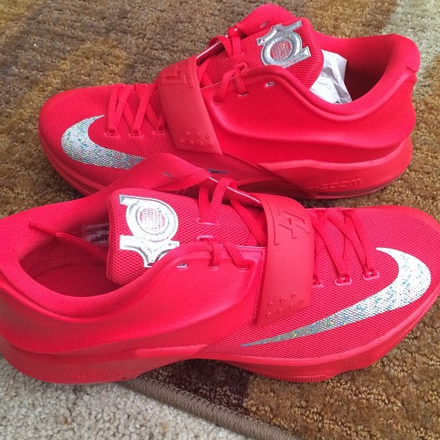 Angel McCoughtry Picks Up Nike KD VII 7 Global Game