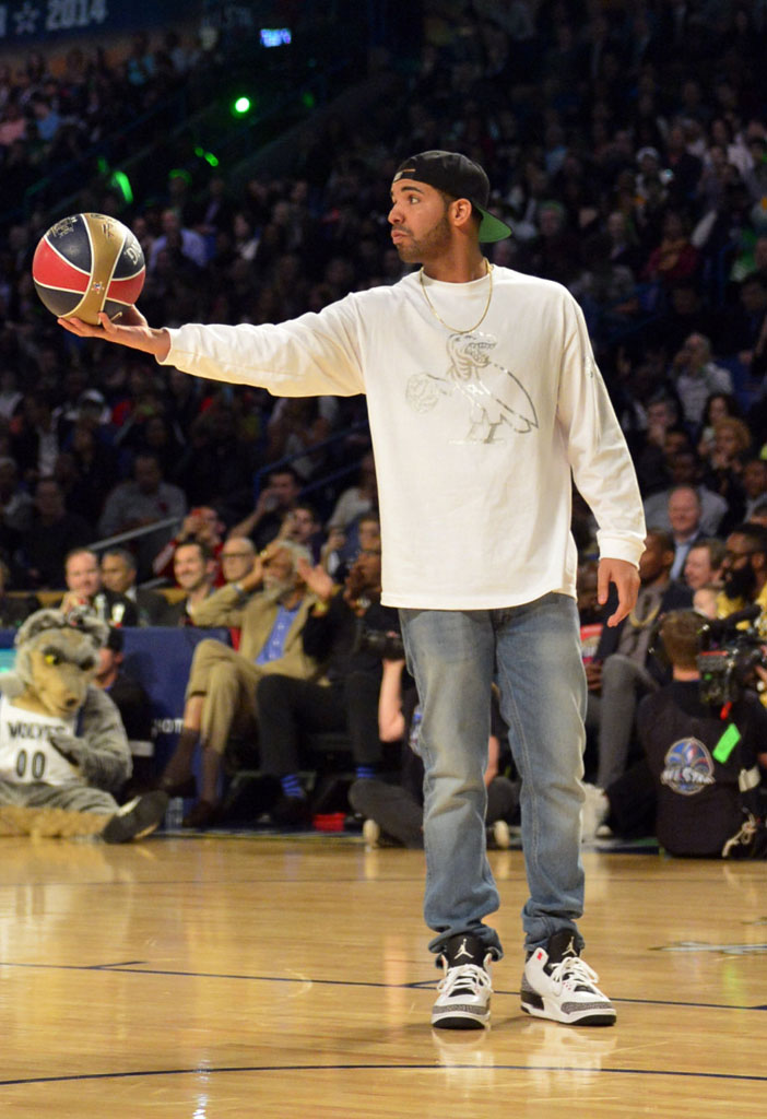 Drake wearing Air Jordan 3 Retro Infrared 23