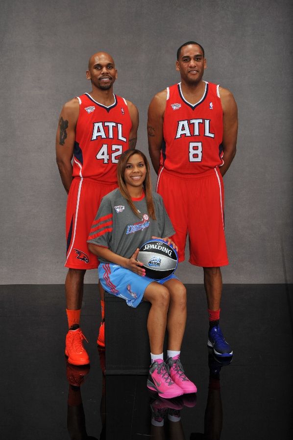 Jerry Stackhouse wearing adidas adiZero Shadow; Steve Smith wearing Nike Zoom Kobe VI