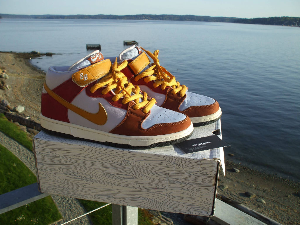 Spotlight // Pickups of the Week 4.28.13 - Nike SB Dunk Mid Vapor Sample by STUDZMGEE