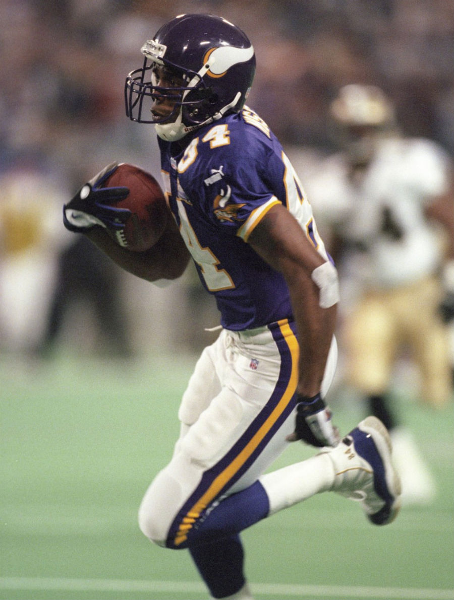 Randy Moss wearing Air Jordan XI 11 Vikings PE (5)