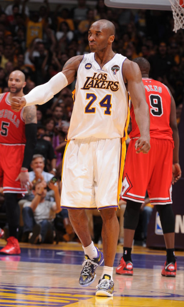 Kobe Bryant wears Fan Designed NIKEiD Kobe 8 System (6)