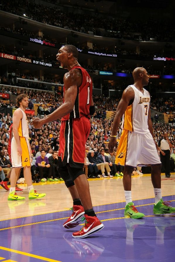 Chris Bosh wearing the Air Max Nike Hyperdunk 2010 