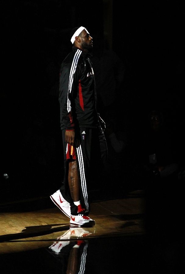 LeBron James Debuts New LeBron 8 V/2 Colorway 