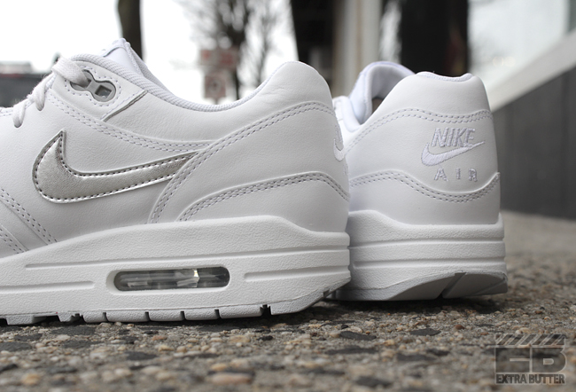 nike air max 1 white metallic