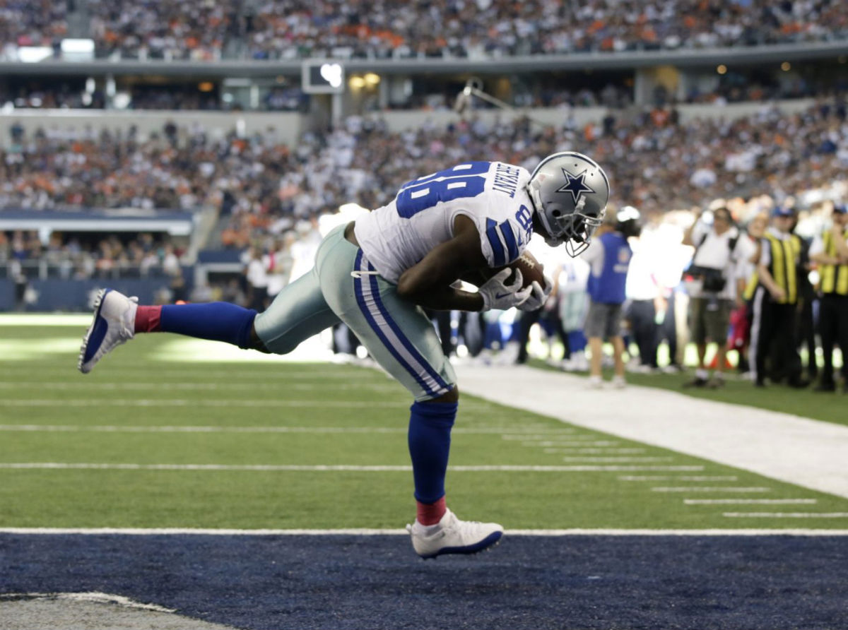 Dez Bryant Wears Air Jordan 12 XII Low Dallas Cowboys PE Cleats (2)