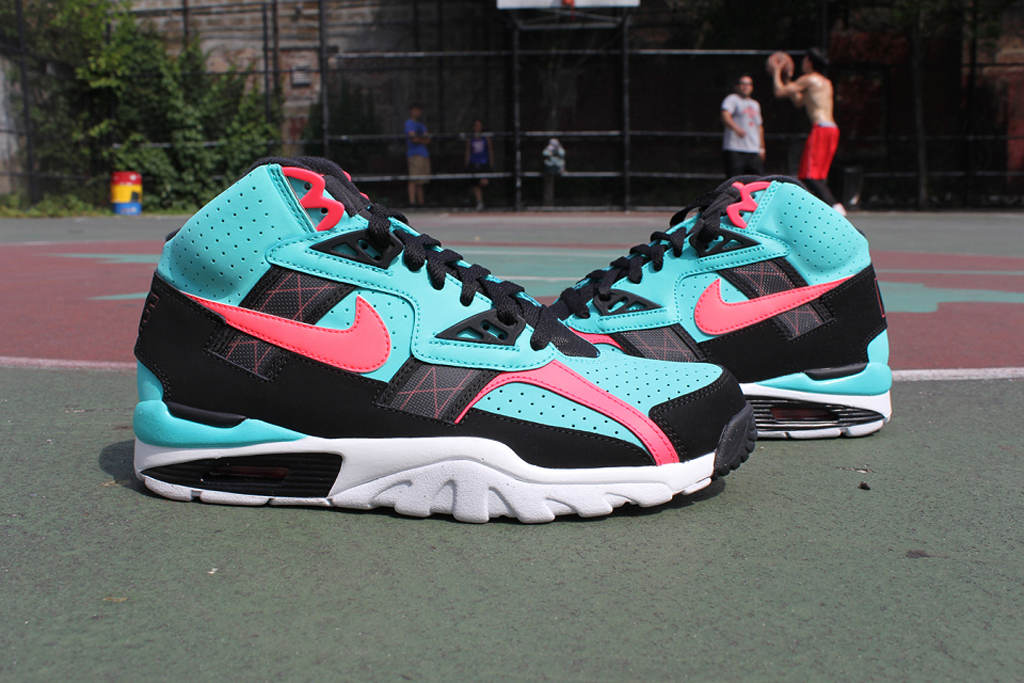 nike air trainer teal white black