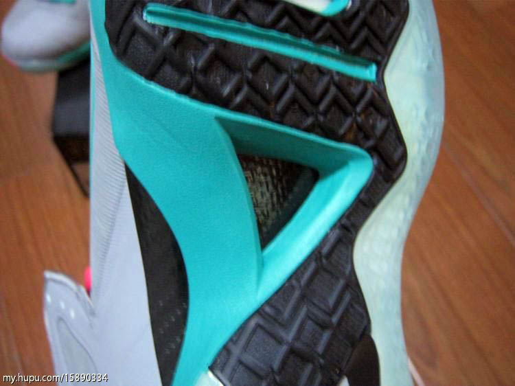 Nike LeBron 9 P.S. Elite South Beach 516958-001 (4)