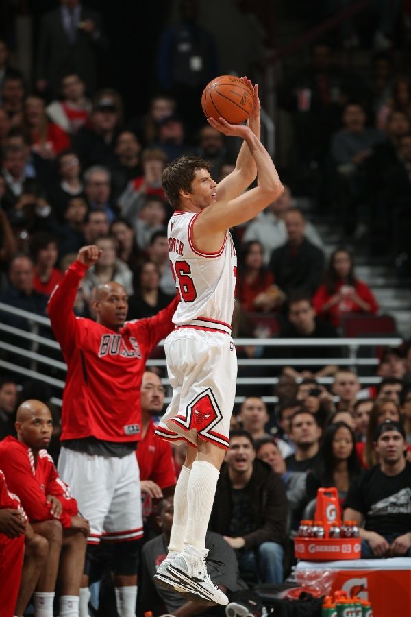 Kyle Korver wearing the Converse Star Player EVO