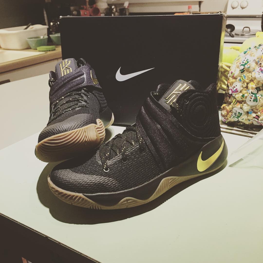 nike kyrie 2 black and gold