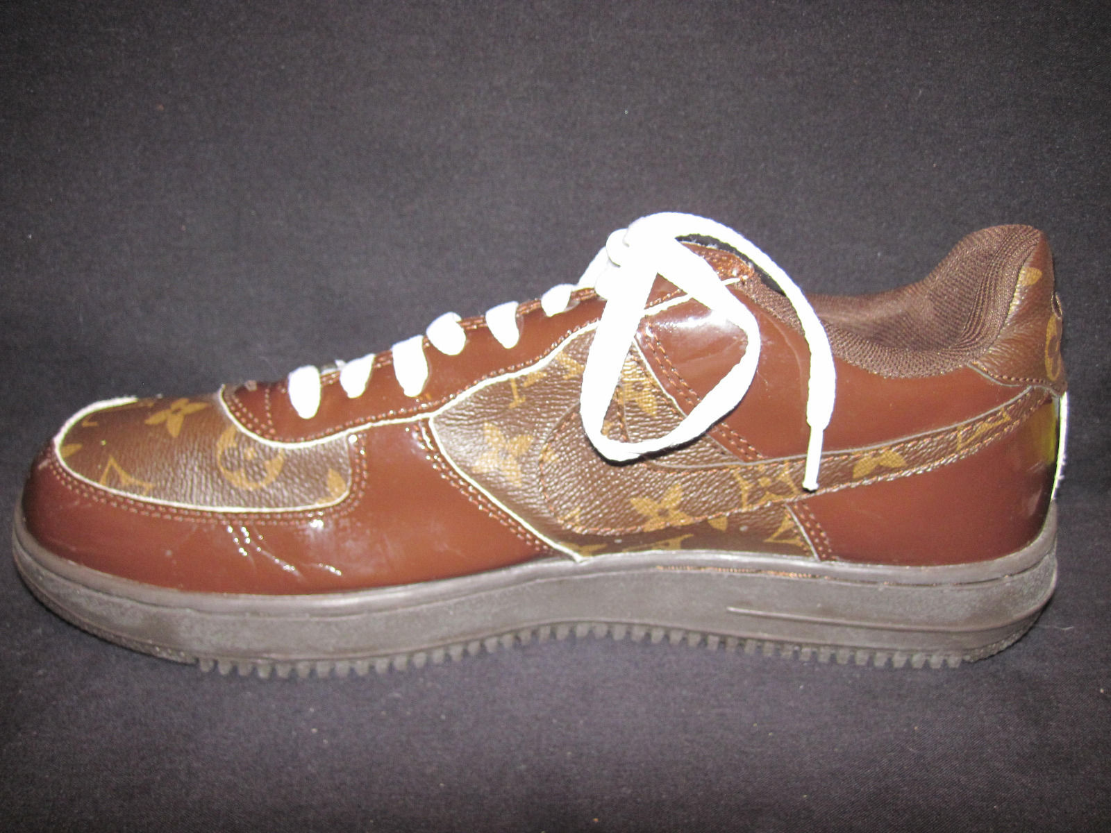 10 Flagrantly Fake Sneakers on eBay 