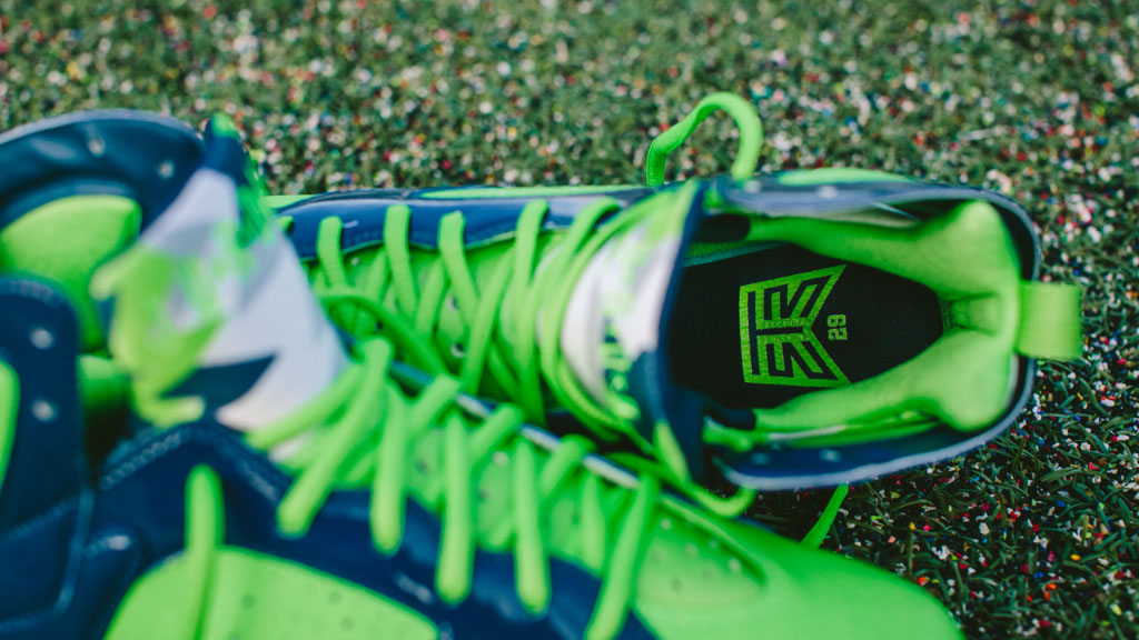 Earl Thomas wearing Air Jordan VII 7 PE Cleats in Super Bowl XLIX (4)