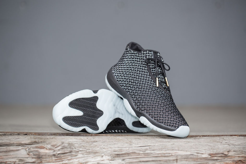 Jordan Future Official Black/White (1)