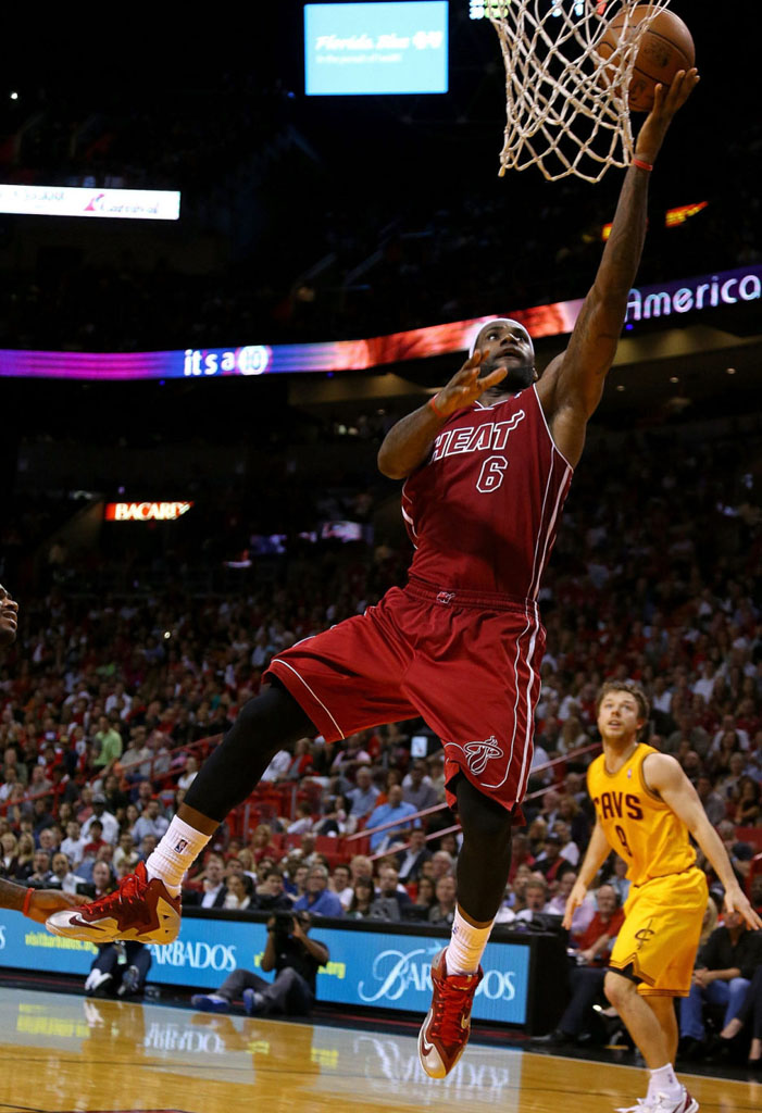 LeBron James Wears Nike LeBron 11 Red/Silver PE (2)