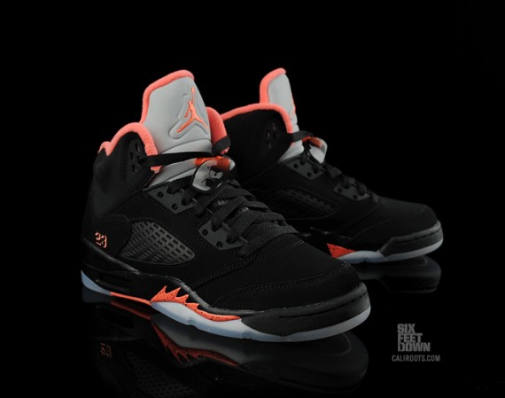 jordan 5 black alarming