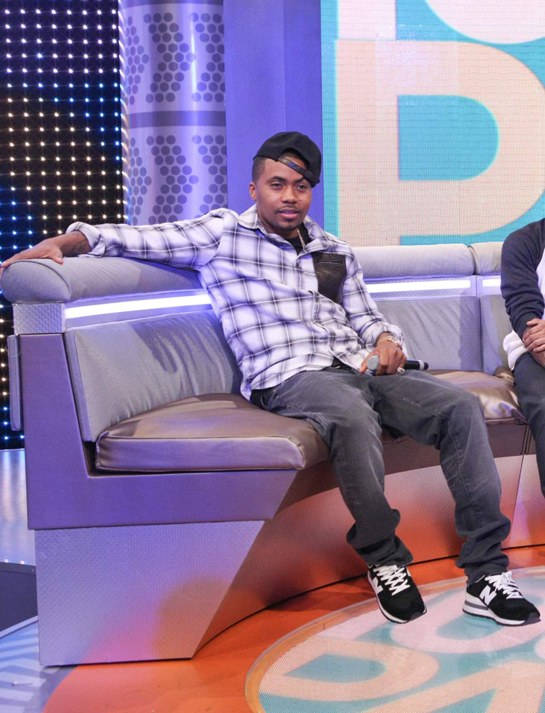 Nas wearing New Balance 574