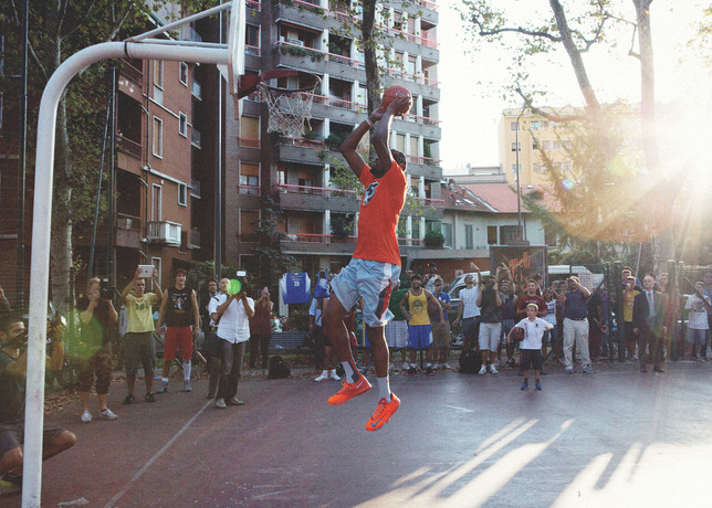 kevin durant visits milan's via dezza playground on nike european tour 