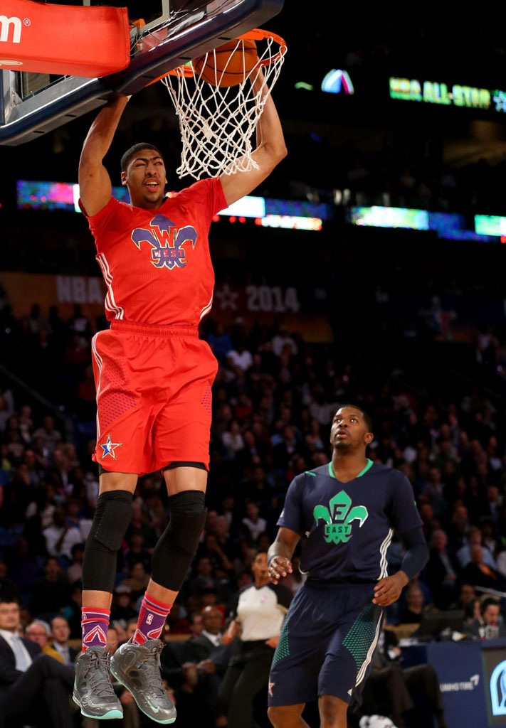 Anthony Davis wearing Nike Air Max Hyperposite