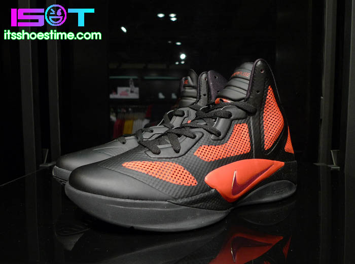 Nike Zoom Hyperfuse 2011 - Black/Metallic Luster-Sport Red - Images Sole Collector