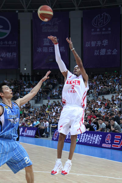 Allen Iverson wearing Reebok Question White Red (8)