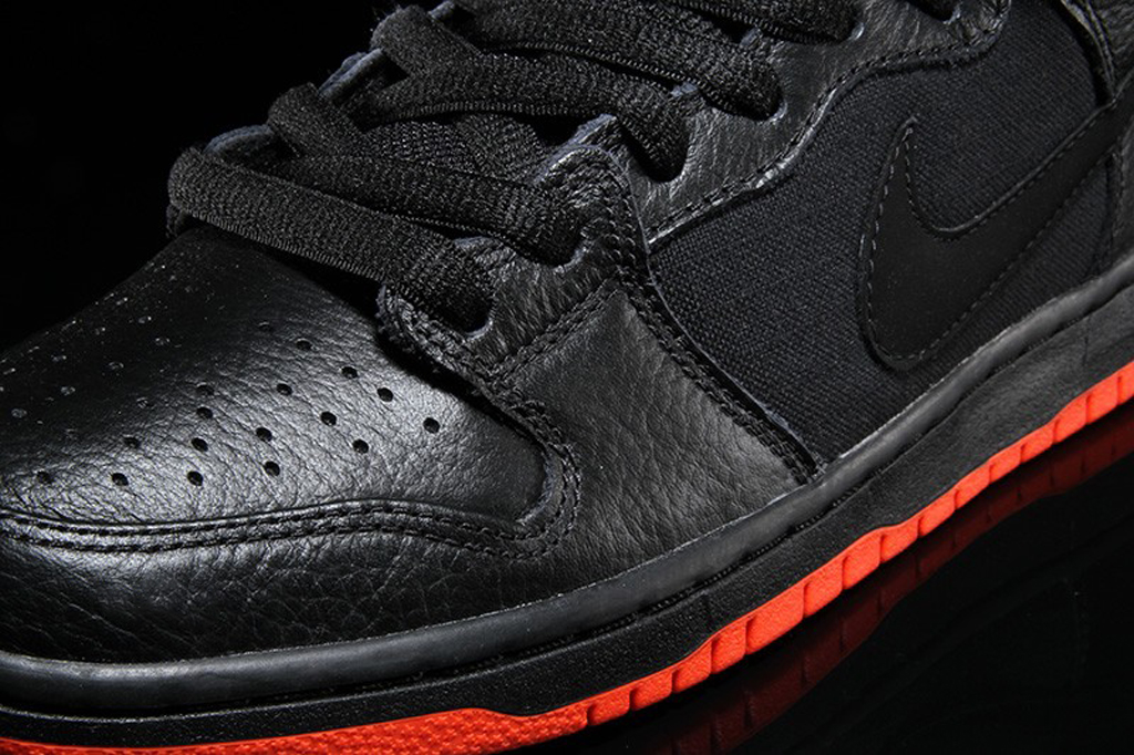 dunk mid pro sb halloween