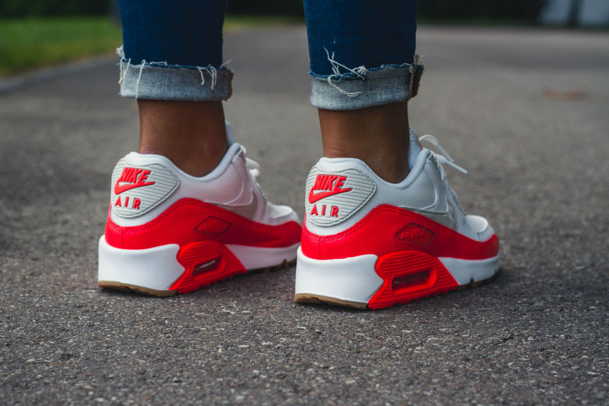 nike wmns air max 90 bright crimson